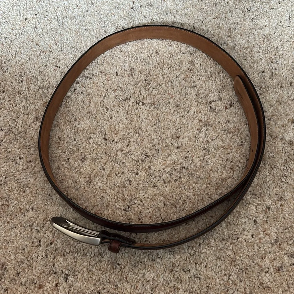 Excellent condition Kenneth Cole belt!